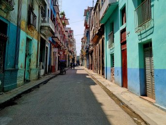 Havana Straße mit türkisen Wänden