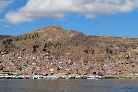 Peru und Bolivien Rundreise - Blick vom Titicacasee auf Puno