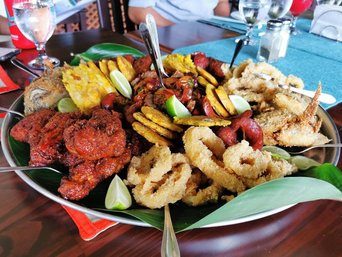 Ein typisches Festmahl an Weihnachten in Costa Rica.