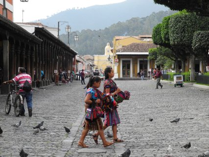 Guatemala Rundreise - Maya Frauen in Antigua