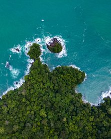 Costa Rica Mietwagenreise - Luftaufnahme von Küstenlinie