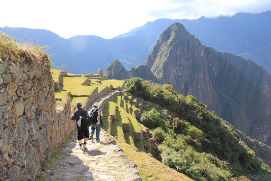 Mensch wandert zum Machu Picchu 