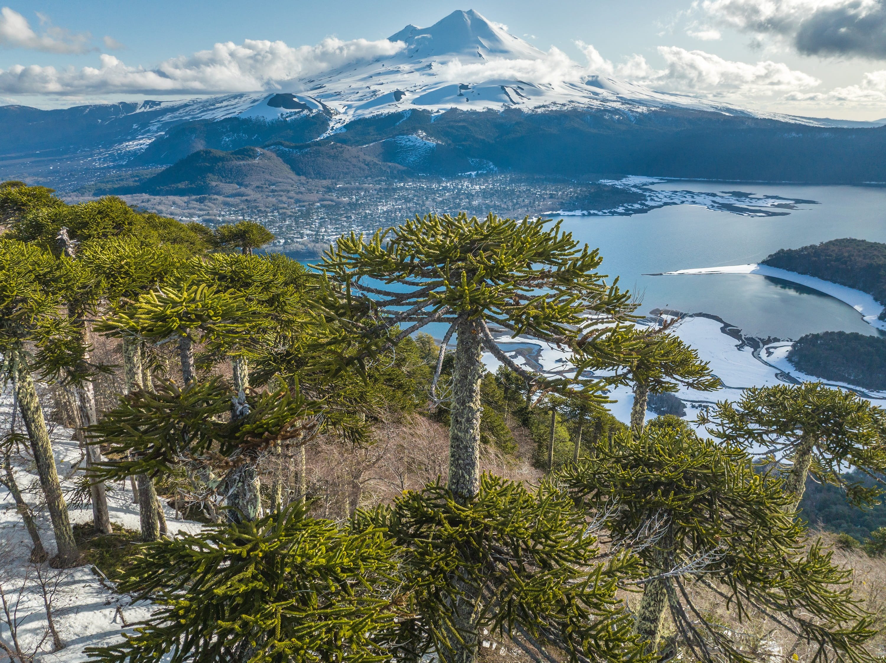 Schöne Landschaft mit Blick auf Berge und See in Chile