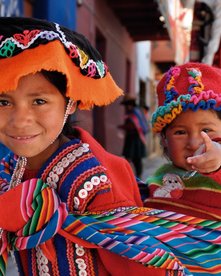 Zwei einheimische Kinder in Peru