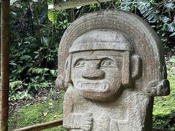 Steinfigur in San Agustin - Kolumbien Reisebericht