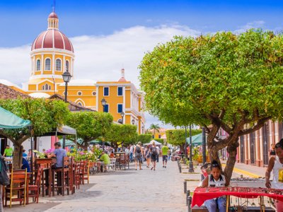 bunter Markt vor Kathedrale - Nicaragua Highlights