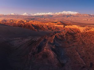 Dramatische Mondlandschaft in der Atacama Wüste in Chile