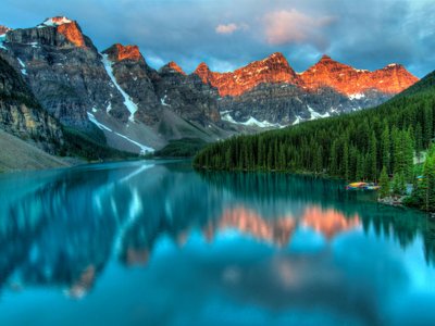 Berglandschaft Rocky Mountains mit See - Kanada Highlights