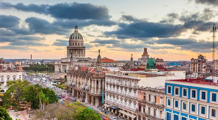Blick auf die Stadt Havanna mit Wolken