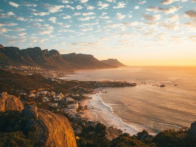 Aussicht vom Tafelberg über Kapstadt und Küste - Südafrika Highlights