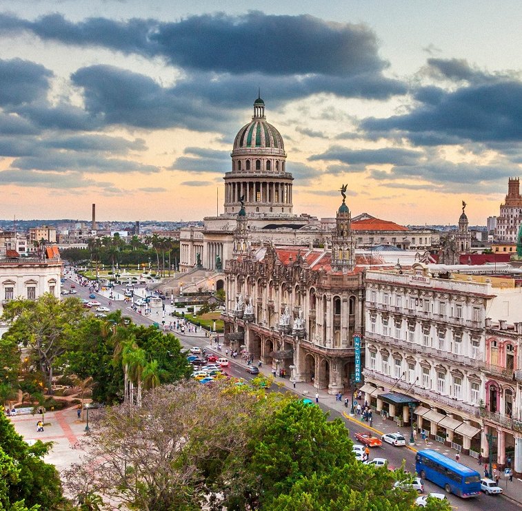 Blick auf die Stadt Havanna mit Wolken