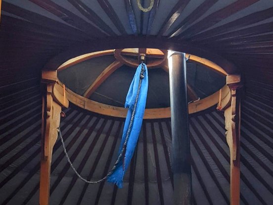 orbereitung des mongolischen Milch-Wodkas Nermel