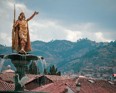 Peru Gruppenreise - Brunnen auf Hauptplatz von Cusco