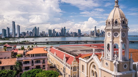 costa rica und panama rundreise - Panama City Altstadt mit Skyline