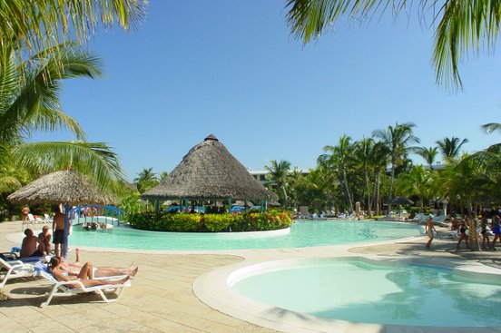 Poollandschaft, Palmen und Sonne im Casa Particular Sol Palmeras