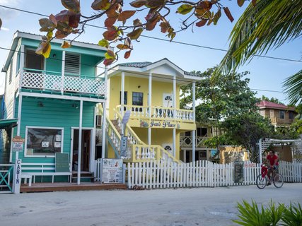 Guatemala Reise - Bunte Häuser auf Caye Caulker Belize