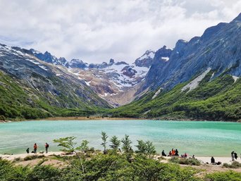 Blick auf die türkisblaue Laguna Esmeralda, bei Ushuaia
