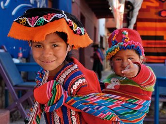 Zwei einheimische Kinder in Peru