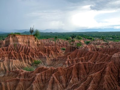 Felsenlandschaft der Wüste Tatacoa - Kolumbien Highlights