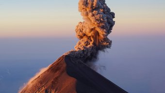 Vulkan Fuego bricht aus