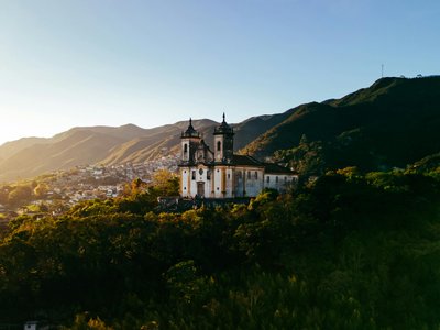 Kathedrale im Grünen - Brasilien Highlights