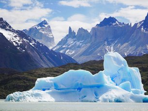Riesiger Eisberg im Lago Grey im Torres del Paine Nationalpark