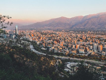 Chile Gruppenreise - Blick auf Santiago im Abendlicht