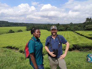 Rainer und Franklene besprechen neues Artenschutzprojekt in Uganda