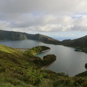 Lagoa de Fogo in mystischen Lichtverhältnissen