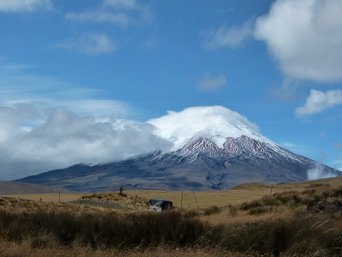 Der Vulkan Cotopaxi aus der Ferne