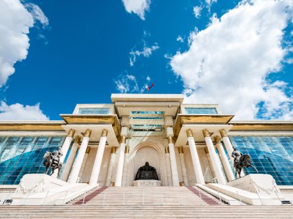 mongolei offizielles gebäude - rundreise 2 wochen