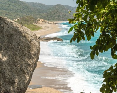 kolumbien selbstfahrer - Strand mit Wellen