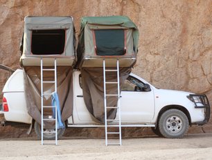Dachzelt auf einem Mietwagen in Namibia