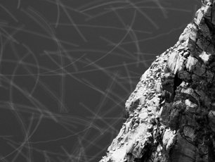 Felsen und Eis in schwarz-weiß