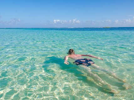  Belize Cayes - Small tropical island at Barrier Reef with paradise beach - known for di