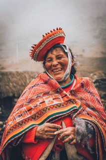 Peru und Bolivien Rundreise - Indigene, lachende Frau