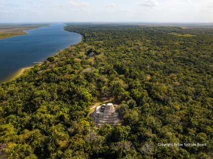 Luftansicht von New River und Lamanai