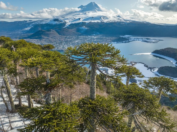 Schöne Landschaft mit Blick auf Berge und See in Chile