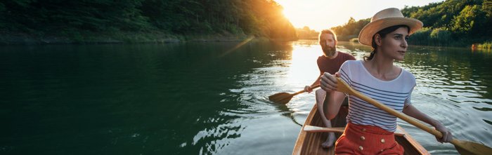 Paar im Kajak - Sonnenuntergang - Naturreisen