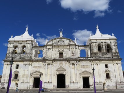 Nicaragua Rundreise - Kathedrale in der Kolonialstadt León