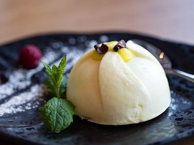 Gelbe Eiscreme aus Peru