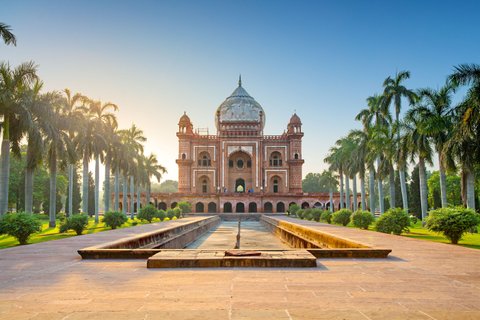 ?????????????????????????????????????????????????????????????????????????????????????? Tomb of Safdarjung in New Delhi, India. It was built in 1754 in the late Mughal Empire