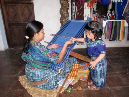 Guatemala Reise - Maya Frau und Kind - Weberin