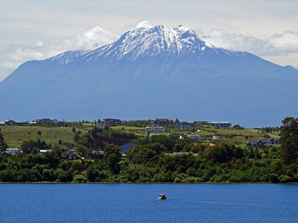 Patagonien Gruppenreise - Lago Llanquihue mit Bergen im Hintergrund