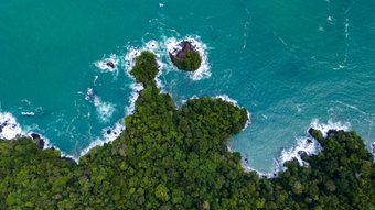 Costa Rica Mietwagenreise - Luftaufnahme der Küstenlinie