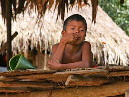 Panama Familienreise - Embera Junge