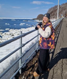 Elisa fotografiert das Meer