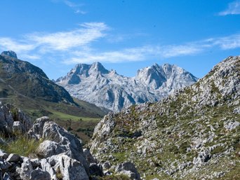 Steinige Berglandschaft in Spanien