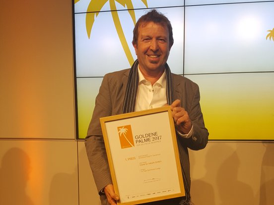 Rainer Stoll mit dem Preis "Goldene Palme"