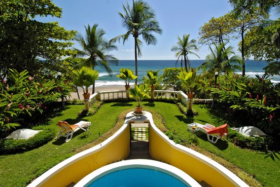 Costa Rica Reisen: Blick aufs Meer und den Pool des Hotels Tango Mar